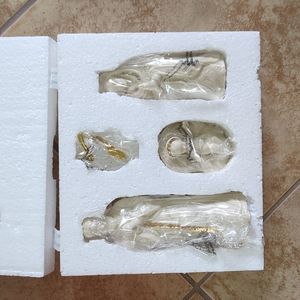 New in box Lenox China jewels Nativity Holy Family. 2003